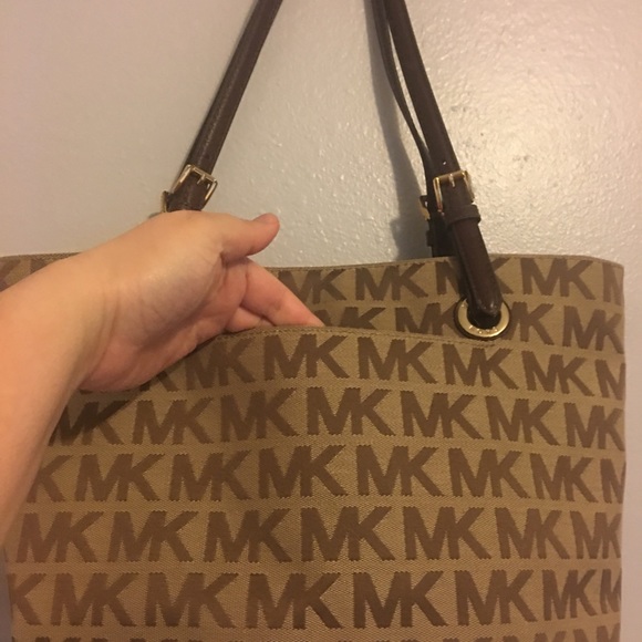 Michael kors purse - Picture 3 of 8